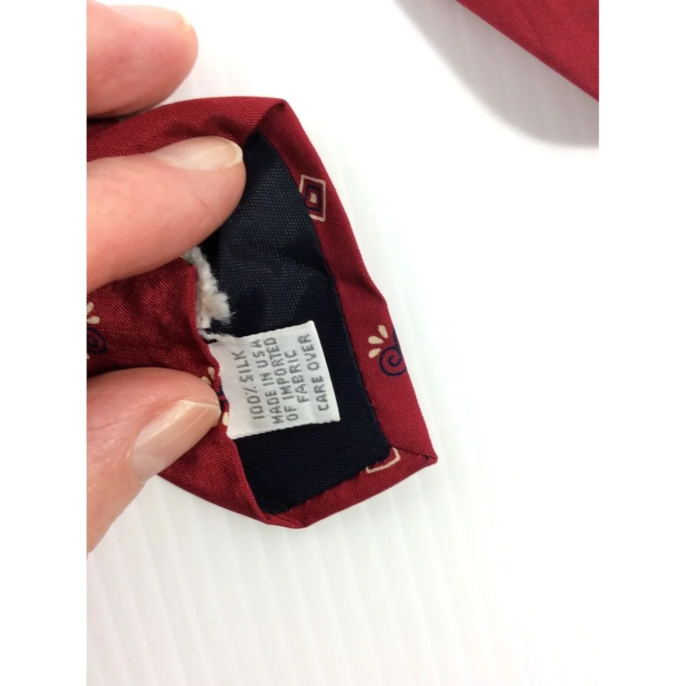 Claiborne Mens Tie 3.5 in W x L 57 Silk Burgundy Red Black White Geometric